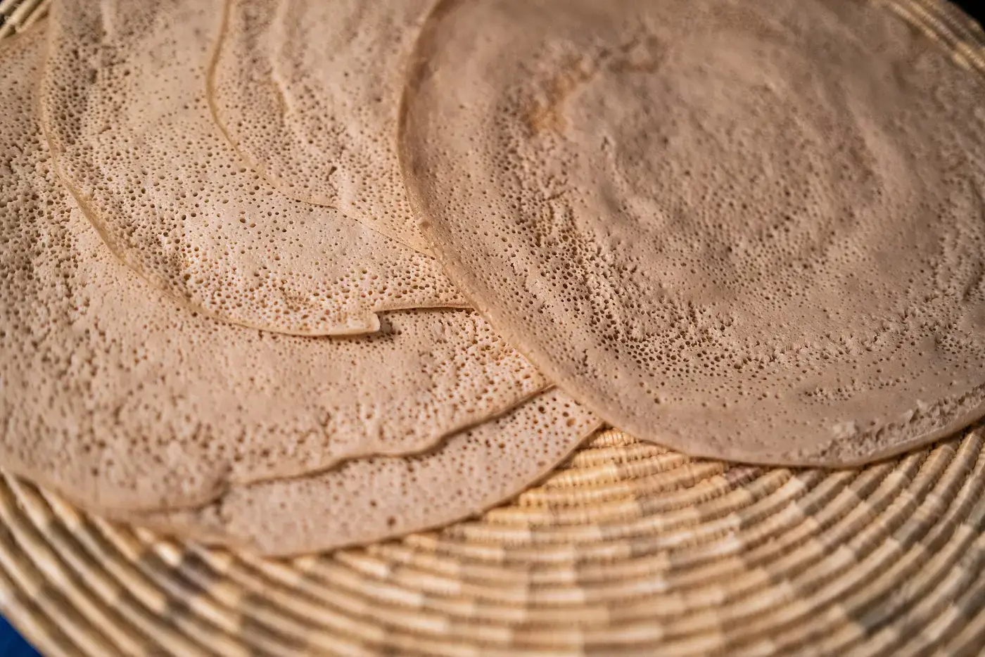 Frische Injera – das Teff-Fladenbrot